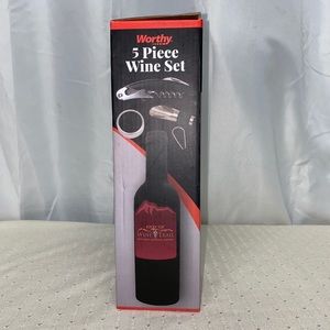 NIB Worthy 5 pc wine set with case